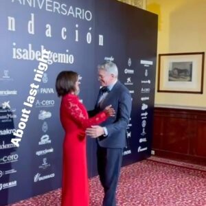 Boris Izaguirre Instagram - About last night! Cena en @realcasinodemadrid la XVI gala de @fundacion_isabelgemio para la ayuda por la investigación de enfermedades minoritarias! Momento llegada y beso con @isabelgemio_oficial video by @rubennog love, boris