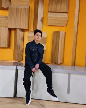 Bosco Wong Instagram - 天氣轉涼，著返件褸先！

#bothparis @bothparis #qystyling