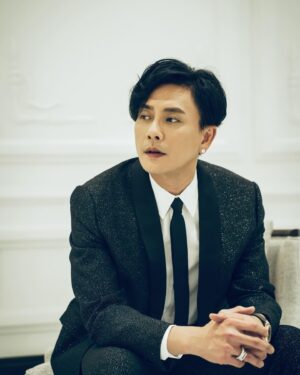 Bosco Wong Instagram - Post下靚相，賀下自己攞獎！🥳

@celine #celine #qystyling
