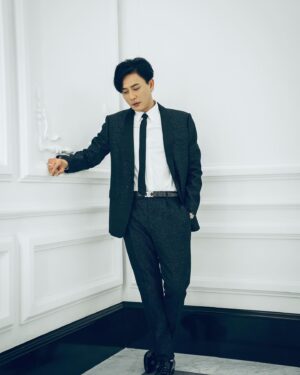 Bosco Wong Instagram - Post下靚相，賀下自己攞獎！🥳

@celine #celine #qystyling