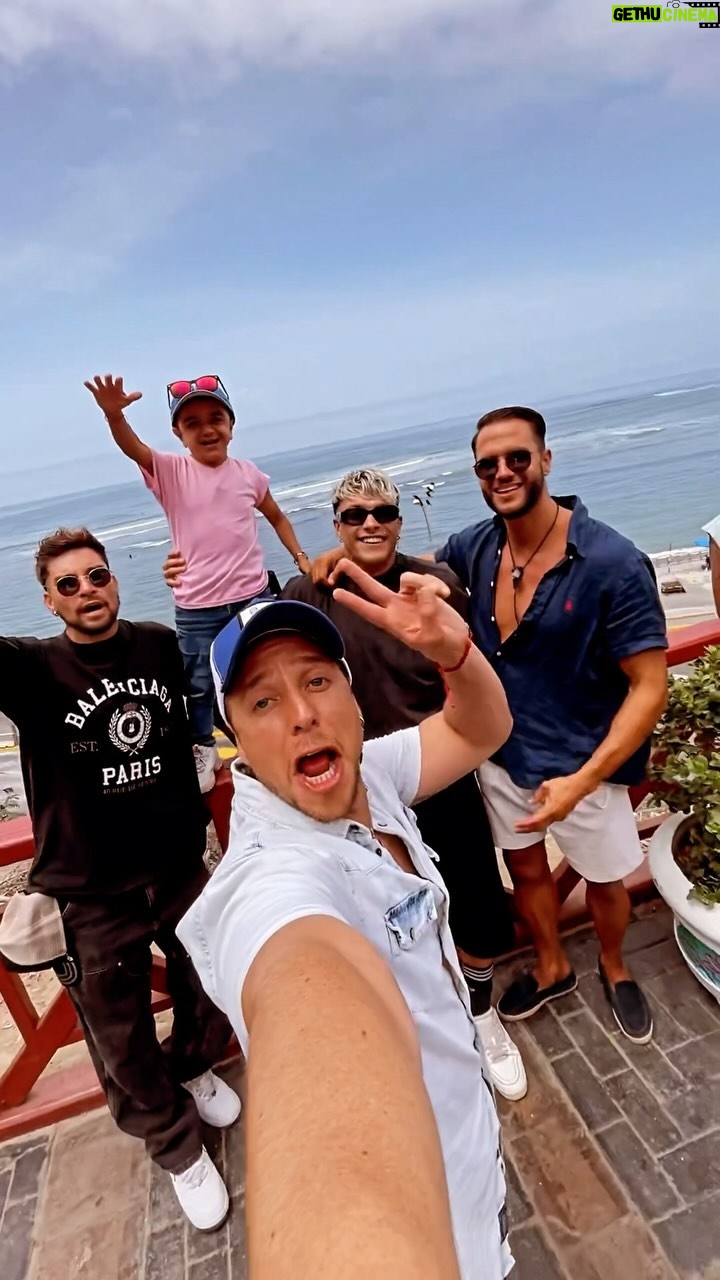 Botota Fox - 9.7K Likes - Un paseito por Lima - Perú
Con los K
@tierrabrava13