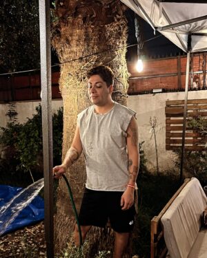 Botota Fox Instagram - Linda semana para todos ❤️
Yo dedicado a mi jardín 🏡🪴👩‍🌾