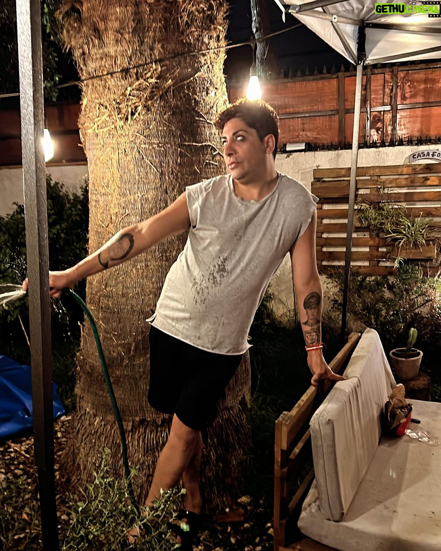 Botota Fox - 21.5K Likes - Linda semana para todos ❤️
Yo dedicado a mi jardín 🏡🪴👩🌾