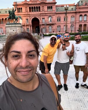 Botota Fox Instagram - Fotitos de mi viaje express a Buenos Aires es realmente hermoso pero caga de calor 🥵 linda semana y buen domingo 😌🫶🏽
Pd: celebrando el cumpleaños de mi bello amigo 👌🥰🍾🫶🏽👏🏼