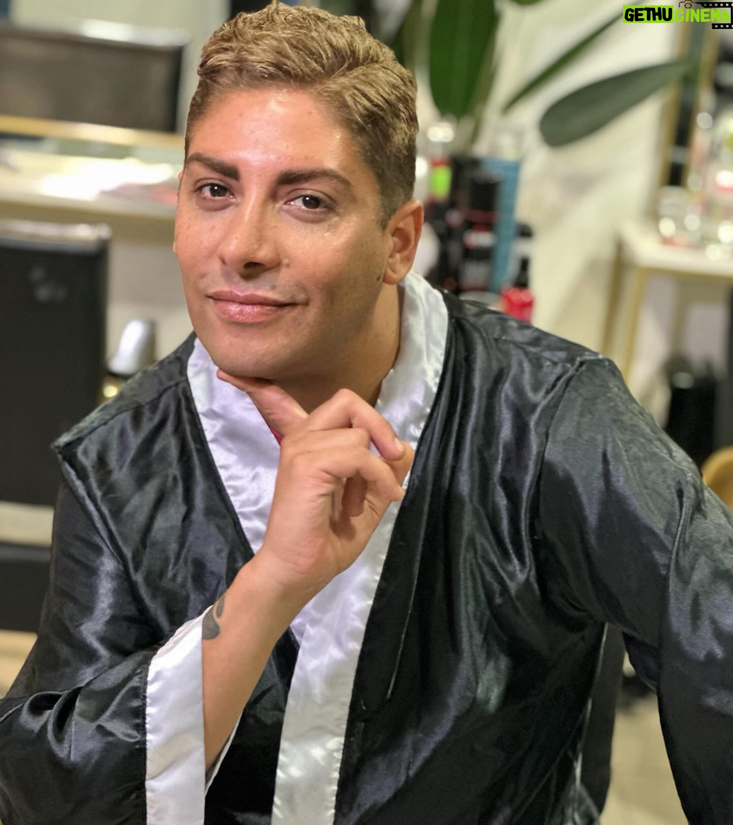 Botota Fox - 22.8K Likes - Cambio de look para @labototafox ! Preparamos su cabello para que se vaya espectacular al reality!! Un color más natural y sacamos todo lo anaranjado que tenía en el cabello anterior.
Mucho éxito amigo! Que te vaya excelente ❤️🙏
▪️Stylist @nicosagnerp & @valecastrou valecastrou
▪️outfits @nsunique_exclusive