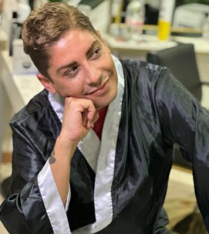 Botota Fox Instagram - Cambio de look para @labototafox ! Preparamos su cabello para que se vaya espectacular al reality!! Un color más natural y sacamos todo lo anaranjado que tenía en el cabello anterior. 
Mucho éxito amigo! Que te vaya excelente ❤️🙏

▪️Stylist @nicosagnerp & @valecastrou valecastrou 
▪️outfits @nsunique_exclusive
