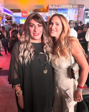 Botota Fox Instagram - Gracias por la invitación @canal13cl ❤️ lo pasamos estupendo con @camiloignasiocarcamo 🤩
Maravilloso lanzamiento de la parrilla que tienen para este 2024, feliz de ser parte de este nuevo proyecto @ganaroservir 📺
Vamos con todo 😘😘😘😘 la mala onda se bloquea 👍🌈