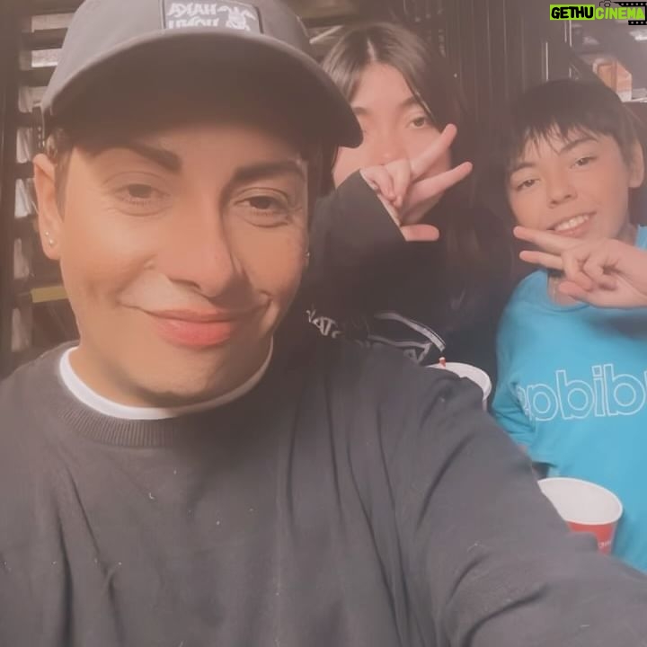 Botota Fox - 18.5K Likes - Fue una semanita de tío !!los amo con mi vida #tiopepe #cata #amaro #martin y me faltaron son 8 👌❤️❤️🫶🏽✅ linda semana a todos 🌈🤪
