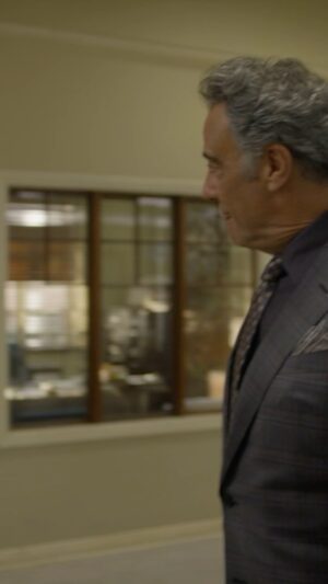Brad Garrett Instagram - Having a blast on @notdeadyetabc with @joshbanday @laurenelizabethash @therealhannahsimone @rickglassman @angelagibbs and of course @ginarodriguez WEDS on @abcnetwork and @hulu