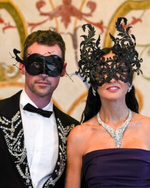Brad Goreski Instagram - We had a ball! Thank you so much @cartier for the absolutely stunning evening in Vienna at the Belvedere Palace to celebrate the #cartiernaturesauvage high jewelry collection! I’m so grateful for all of these amazing experiences I get to have 💜 
@demimoore is wearing a gown by @carolinaherrera, mask by the iconic @philiptreacy and jewelry by @cartier. Styled by me. 
Hair by @ilhammestour & makeup by @babskymakeup