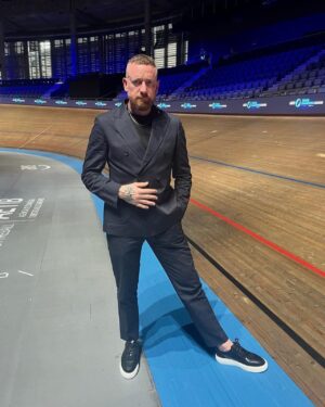 Bradley Wiggins Instagram - Pre show getting ready for @ucitcl