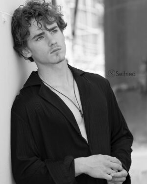 Brady Hepner Instagram - @seifriedportraitdesign