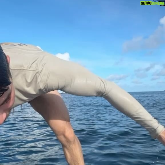 Brandon Larracuente - 10.1K Likes - Surviving on vitamin D and coconut water š„„š“