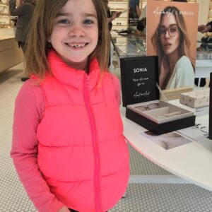 Brandon Prust Instagram - The girls behind @maripiermorin’s inspiration for her @bonlook collection! They walked into @bonlook in Masonville mall today and walked out saying ‘wow we’re famous!’ 😂😂 needless to say, they want to wear glasses now lol