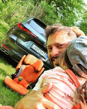 Branislav Deák Instagram - V MESTE
DO PRÁCE
NA CHATU

Všade tam ma sprevádza nová Mazda CX-60 

#rodina #chata #mazdacx60 #zazitokzjazdy #dokopcov #awd #4x4 #offroad #spolupraca