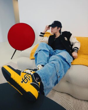 Braven Yeo Instagram - Feeling drippy with the cutest charms on my shoes! 💦 Can always count on @mlb.kr.singapore with the coolest kicks! 👟

#MLBSingapore #ootd #mensfashion #menstyle #mlbcrew