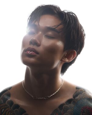 Braven Yeo Instagram - Celebrating the freedom of self-expression with @theofficialpandora 🤍

Photography: @tohxingjie
Hair & Makeup: @aungkeng
Space: @theugly.space

#PandoraMe #ForEveryMe #ShotforPandora