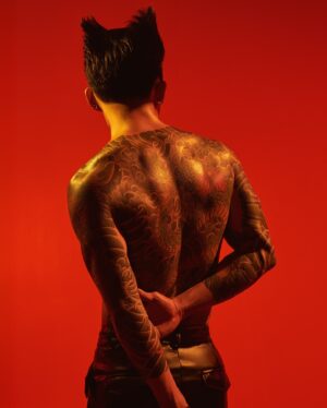 Braven Yeo Instagram - Sometimes I forget my back is tattooed

Photography: @mirabellekoh 
Lighting: @dansong.zy 
Hair & Makeup: @aungkeng 
Angkong: @joewang_8voltstattoo 
Space: @theugly.space

#irezumi #tattoo #japanesetattoo #wabori