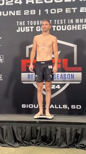 Brendan Loughnane Instagram - ⚖️PFL Sioux Falls Official Weigh Ins are underway! 

@brendanmma weighs in at 146 lbs for his Featherweight Main Event Bout! 

[#PFLRegularSeason | Fri, Jun 28th | 6:30pm ET on ESPN  | 10pm ET on ESPN ]