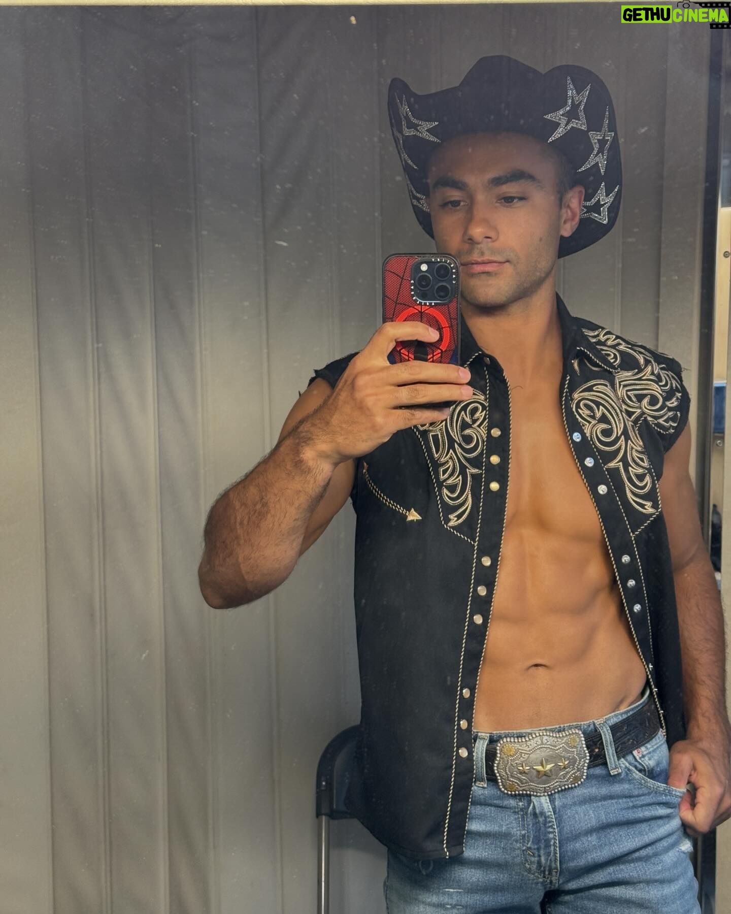 Brennan Mejia - 3.2K Likes - Happy Motherās Day! And fully off topic, but you can catch me on CSI: Vegas tonight 10pm PST with some cool people like @monettemoio and @coleman_brookie as well!
#csi #csivegas @csicbs