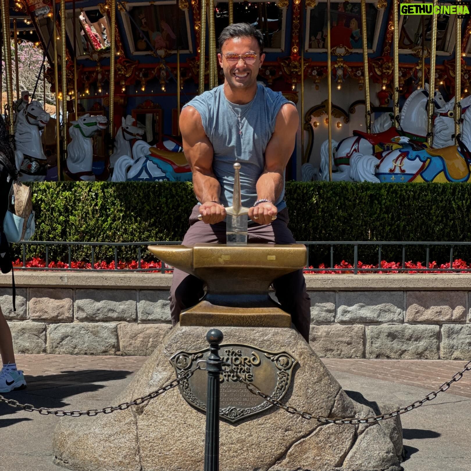 Brennan Mejia - 2.2K Likes - The real reason I train is to one day pull this sword from the stone @disneyland šŖš¾
That day was not today š„²
#strength #disneyland #fitness #circus
