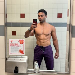 Brennan Mejia Instagram - Fit tip: Don’t quit. 
Also, washing your hands like the sign says isn’t bad either 🙌🏾 

#fitness #calisthenics #strength #fittips #health