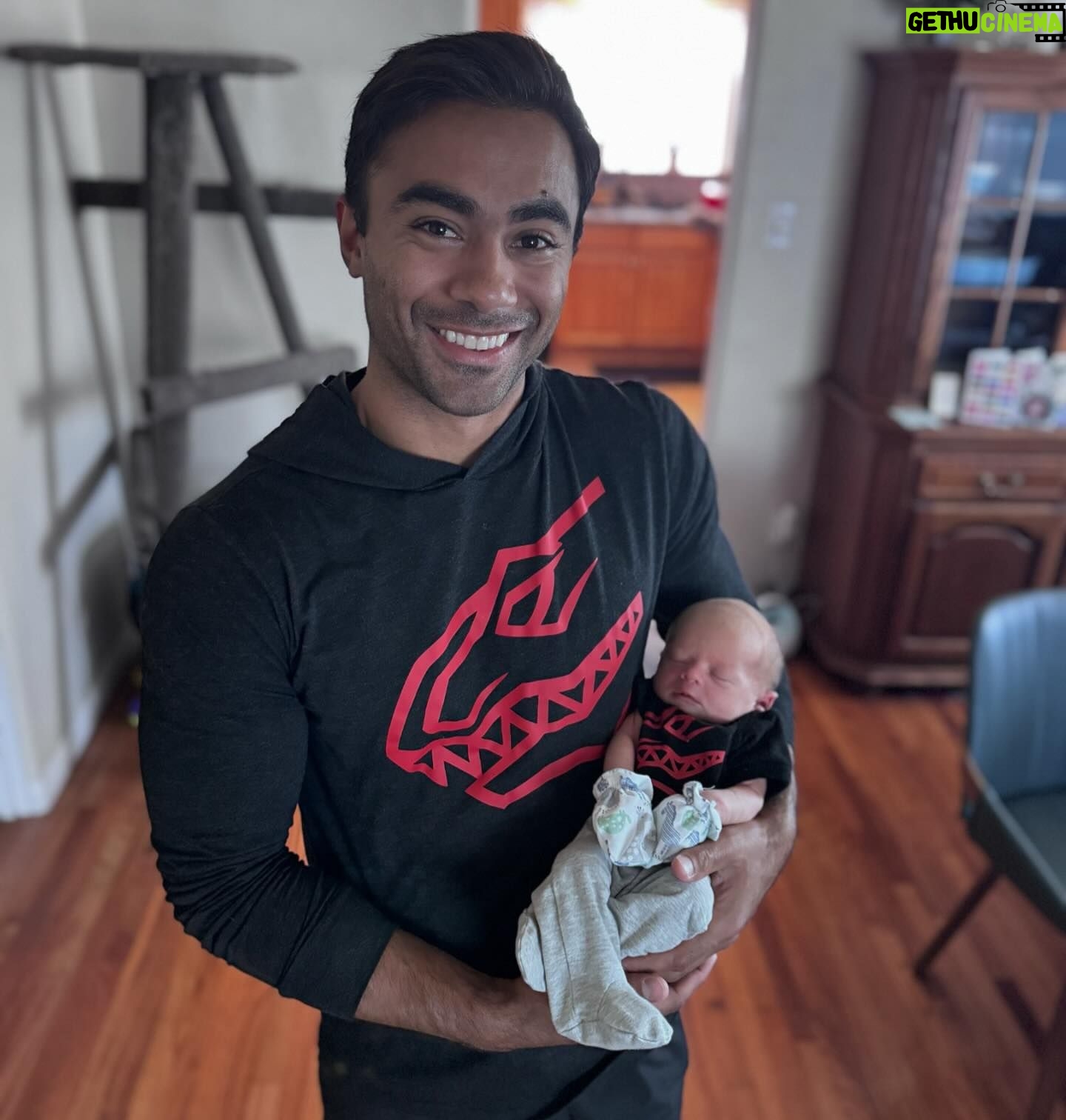 Brennan Mejia - 11.1K Likes - Did a little Dino Charge photo shoot with Rye Rye :)
Shirts by @marvelsbymosser
Photo by @carly_s_photography
#powerrangers #dinicharge #redranger