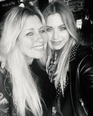 Brennley Brown Instagram - So incredibly thankful for Gods grace and sovereignty. 
Thankful for my amazing family.🖤 
Happy Thanksgiving!