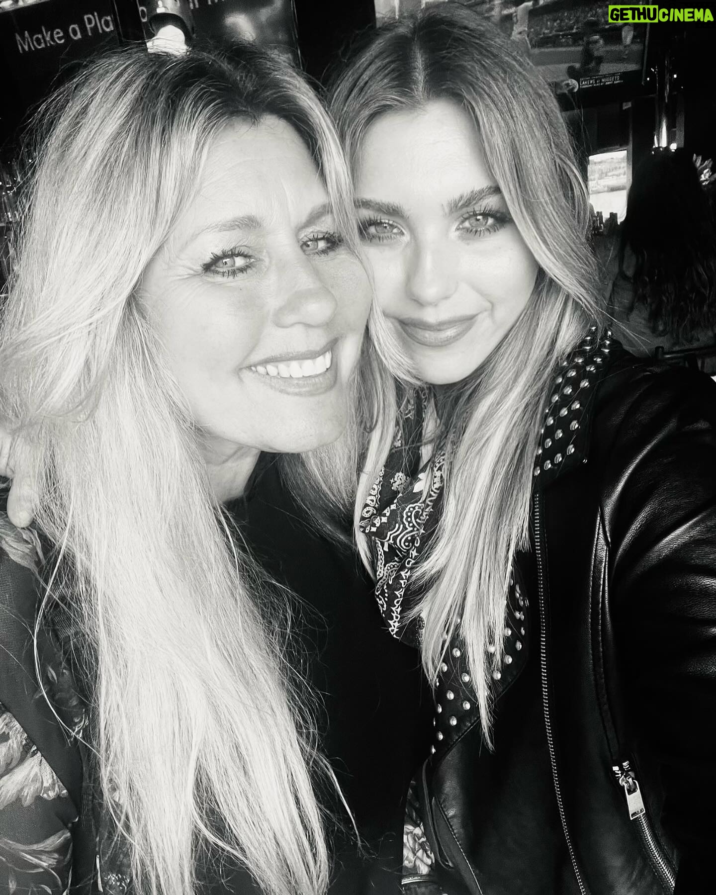 Brennley Brown - 826 Likes - So incredibly thankful for Gods grace and sovereignty.
Thankful for my amazing family.🖤
Happy Thanksgiving!