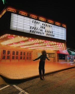Brennley Brown Instagram - It was a rootin tootin scootin good time in Fort Worth Texas last night!! 🤠 See y’all tonight in San Angelooo.