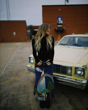 Brennley Brown Instagram - Caught a pre show vibe in Kilgore TX🤠
@abercrombielacy with the 📸 magic and helping me with this “content”. 😂😂
