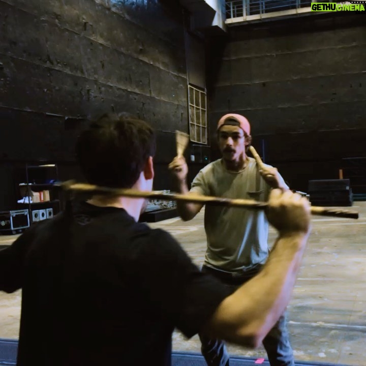 Brenton Thwaites - 104.5K Likes - Titans fans (cont’d)
This is the (real) way I trained for Dick Grayson before beginning season one.
Thanks @changriffin for the intro to the martial arts: Kali and Bo staff
👍💪🏽🤙🏽