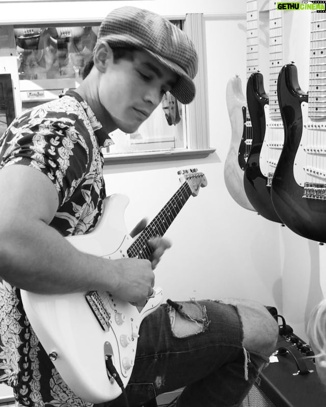 Brenton Thwaites - 64.5K Likes - Testing guitars with my new sound engineers.
#nonewguitars
#gotashiteinthediaperthough
#itwasnice
#dadlife