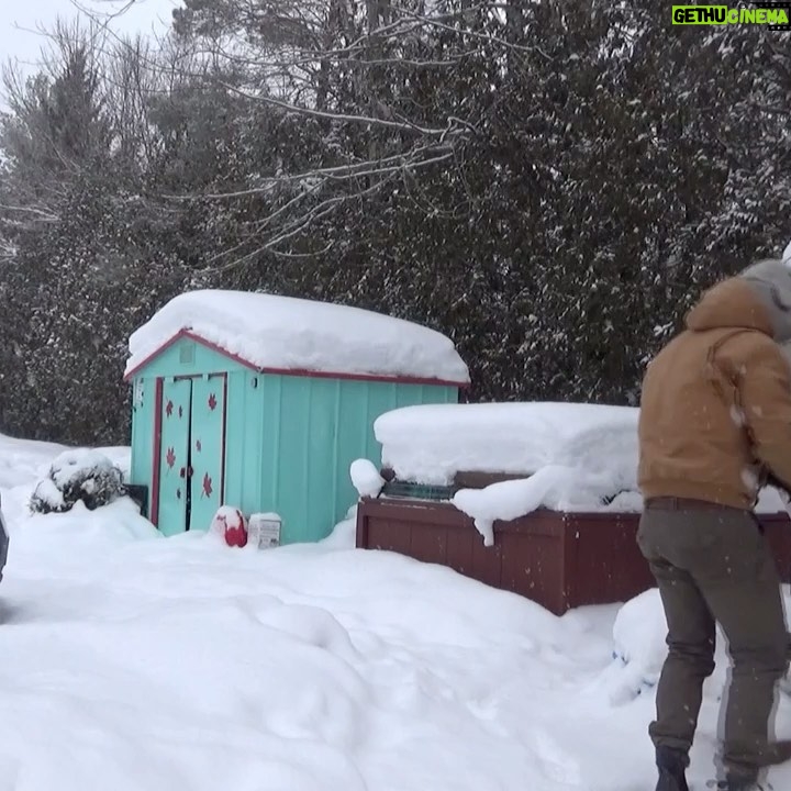Brenton Thwaites - 76K Likes - Titans fans.
If you’ve ever wondered how I train during the winter months in Canada. Here it is. Subzero style. A casual -23c
Woot woot.
🥶💪🏽🥊