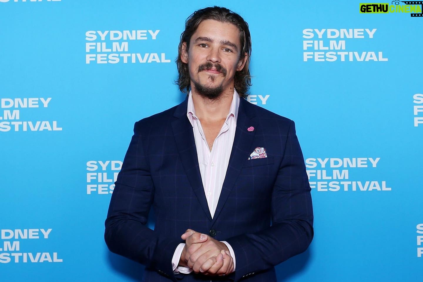 Brenton Thwaites - 64.2K Likes - Congrats to all filmmakers @sydfilmfest last week. Great to be there in the flesh in Aus this year.
(Sydney Film Prize winner: Asmae El Moudir for her film ‘The Mother of All Lies’. )
👍👍#sydfilmfest