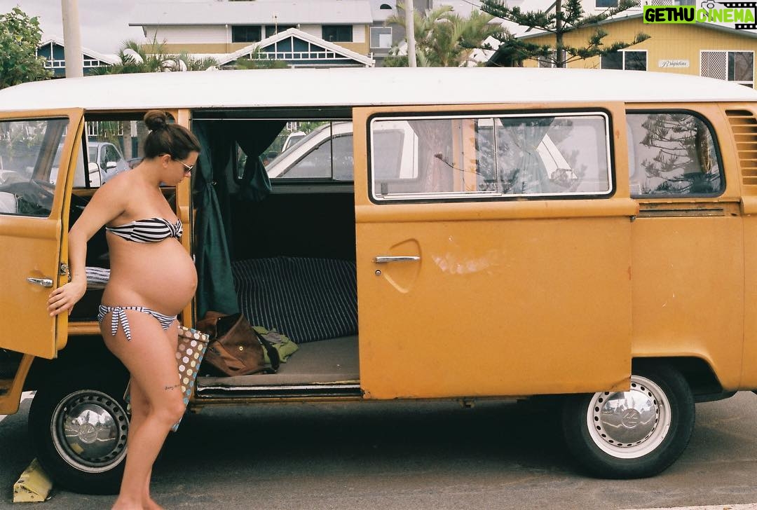 Brenton Thwaites - 56.9K Likes - Thinkin’ bout gettin’ the ole girl back up and running. Might try and get the bus going too...
Tbt to when little bird was in the cage..
😍🤔💪🏽
#kombilife
