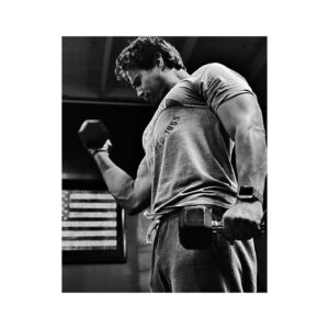 Brett Dalton Instagram - I don’t normally post gym selfies, but when I do it’s with all the filters after months of annoying my trainer @paolomascitti #newyearsameme