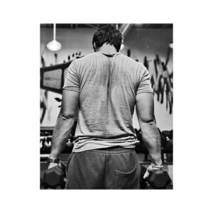 Brett Dalton Instagram - I don’t normally post gym selfies, but when I do it’s with all the filters after months of annoying my trainer @paolomascitti #newyearsameme