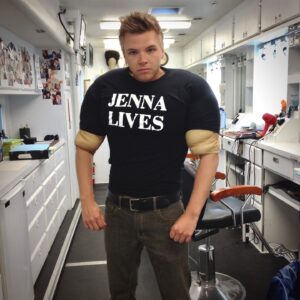 Brett Davern Instagram - do you even lift bro? #FlashbackFriday