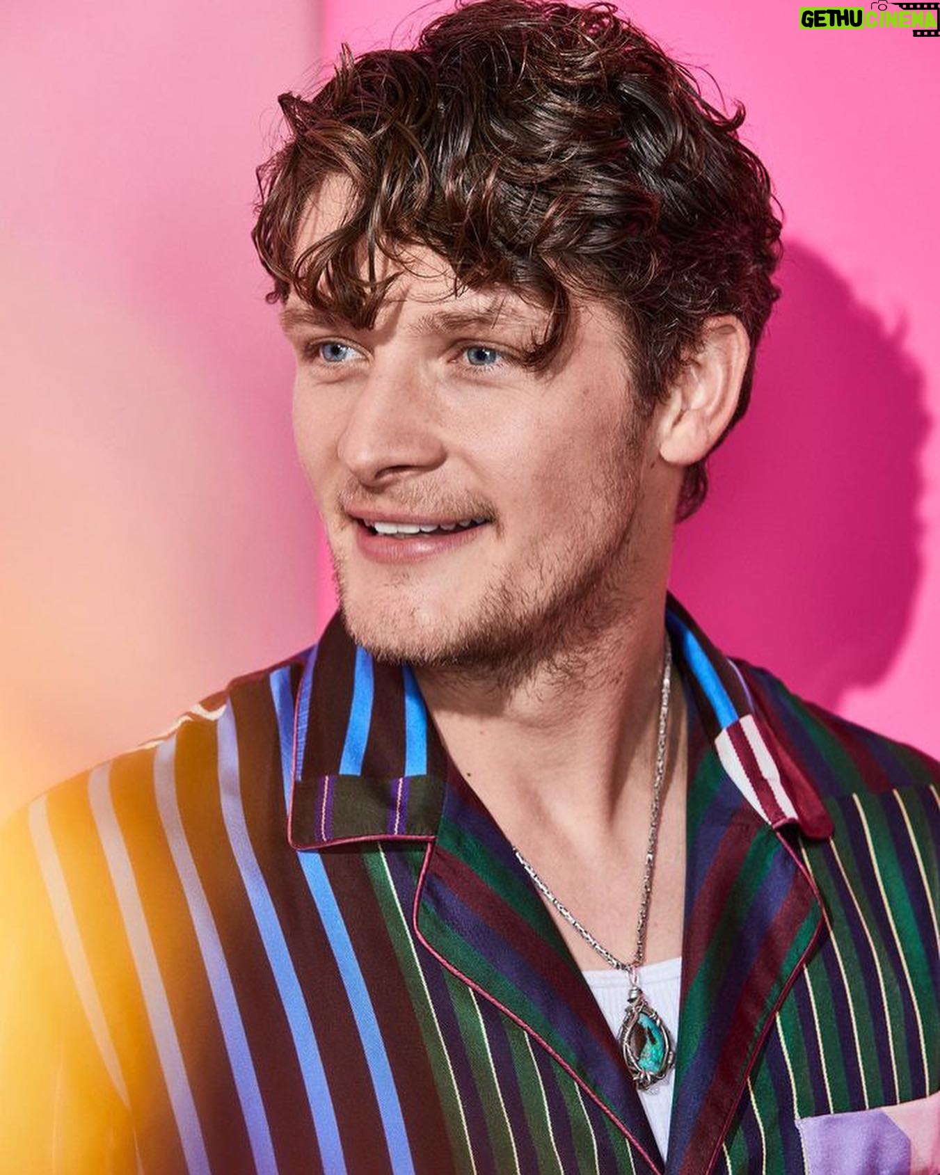 Brett Dier - 71.6K Likes - BARBIE BACKGROUND!!!
Photos taken by @aaronrichterstudio !! Dope photographer 🫶🏼