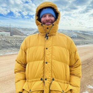 Brett Eldredge Instagram - If we are lucky enough to live 80 years, we live 4,000 weeks of life…over the last several years the idea of how short life is has been in the back of my mind and then I read this book 4,000 weeks…It really makes you ask yourself how you want to spend the very brief moments you have on this earth, who you want to spend them with and what you will do that brings you meaning and purpose …It also makes you think about how much time we spend worrying and stressing about the things we can’t control (guilty as charged😂.) I am trying to navigate it just like you and damn it’s hard sometimes but wow is it beautiful too…I hope you get outside today, give someone a hug, touch the grass, feel the rain, warm up to the sun, dance like a weirdo, stick your tongue out and catch a snowflake and remember, we aren’t here forever, just a blink of a moment, so let’s make the most of this gift ❤️