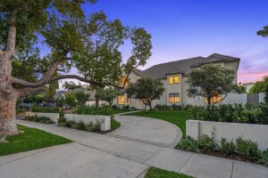 Brett Oppenheim Instagram - Just Listed this Beverly Hills masterpiece for $10.595m. 
6 beds, 7 baths, office, gym, all newly renovated. 
507 N. Maple Dr. Enjoy!!