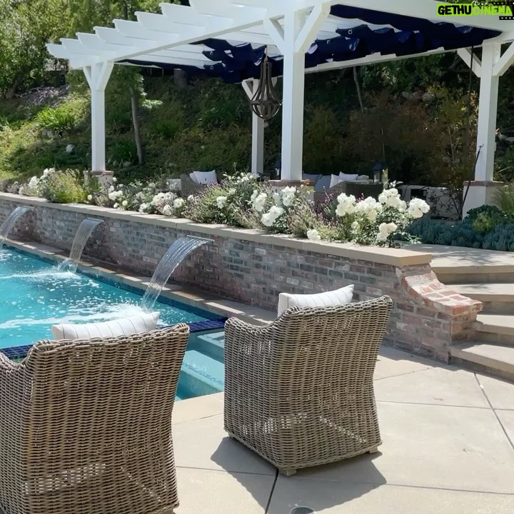 Brett Oppenheim - 13.1K Likes - Showings in the valley all day. Itās amazing what you can get here for under $3m. Swipe