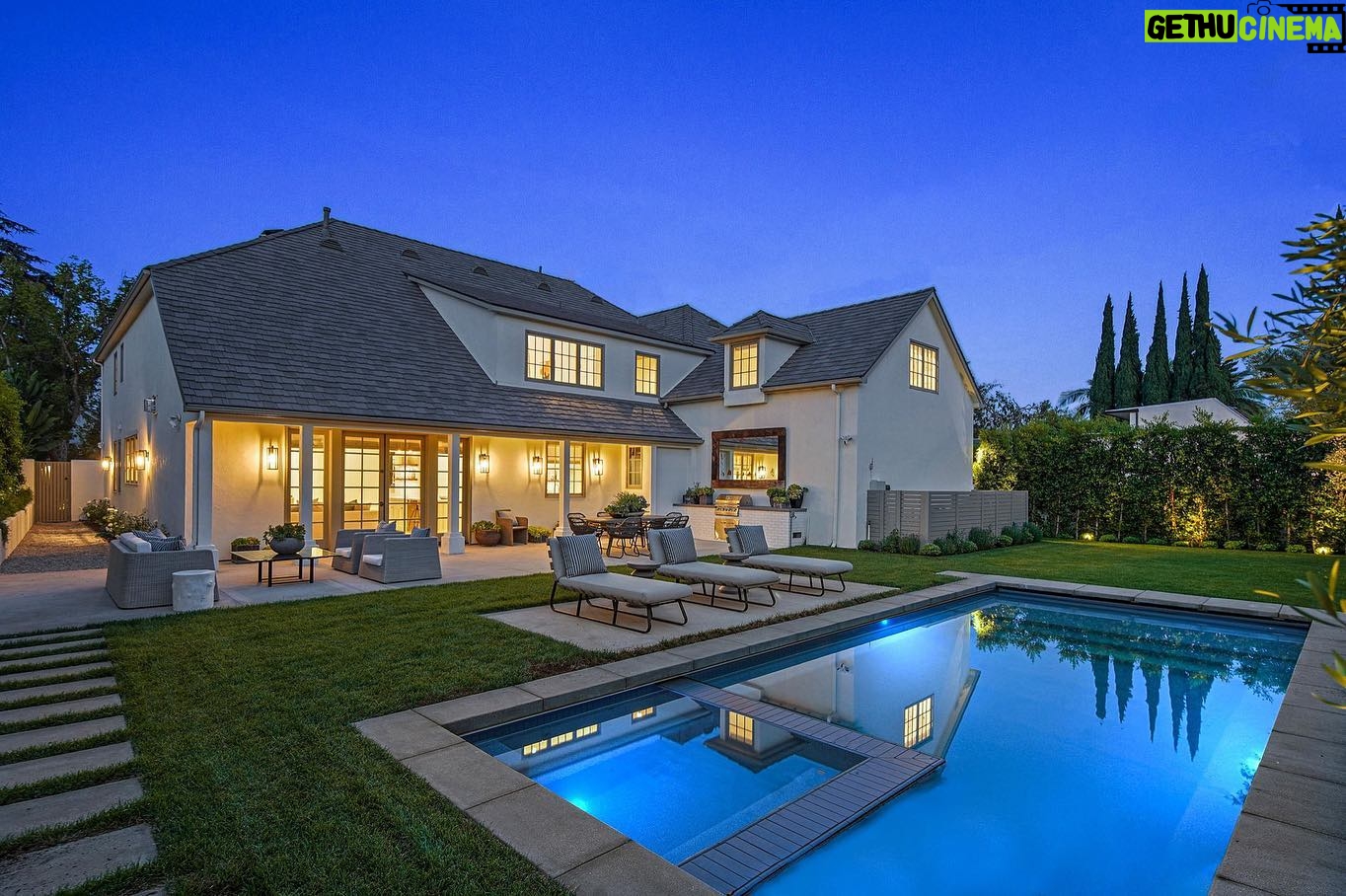 Brett Oppenheim - 14.1K Likes - Just Listed this Beverly Hills masterpiece for $10.595m.
6 beds, 7 baths, office, gym, all newly renovated.
507 N. Maple Dr. Enjoy!!