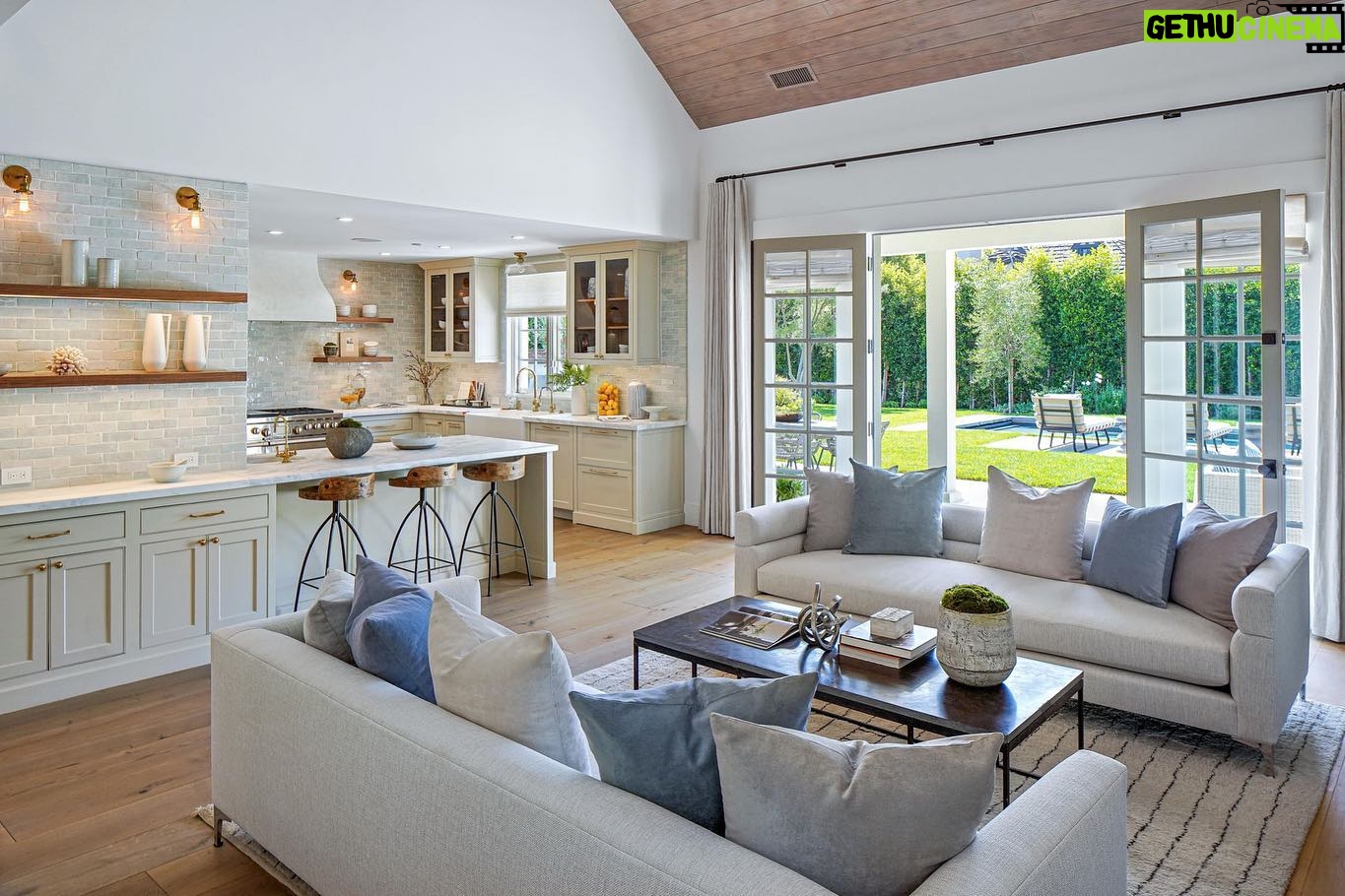 Brett Oppenheim - 14.1K Likes - Just Listed this Beverly Hills masterpiece for $10.595m.
6 beds, 7 baths, office, gym, all newly renovated.
507 N. Maple Dr. Enjoy!!