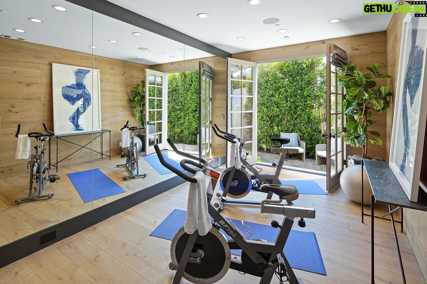 Brett Oppenheim - 14.1K Likes - Just Listed this Beverly Hills masterpiece for $10.595m.
6 beds, 7 baths, office, gym, all newly renovated.
507 N. Maple Dr. Enjoy!!