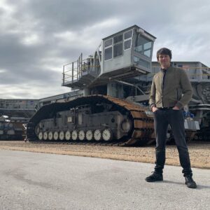 Brian Cox Instagram - We filmed today with the famous Crawler that carried Saturn V’s and Shuttles 3.5 miles to the launch pad whilst keeping them level to within an inch. Astonishing piece of engineering.