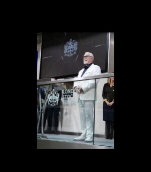 Brian Cox Instagram - A wonderful morning back in the UK to open the #londonstockexchange 

Styled by @modur_style 
Grooming by @emmasleon 

Outfit provided by @paisleyandgray 
Watch provided by @cartier 
Shoes provided by @lorisilvermanshoes