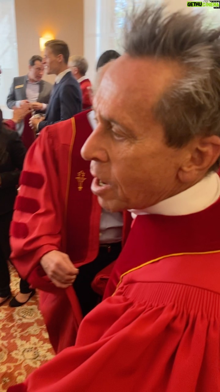 Brian Grazer - 1.5K Likes - Moments before graduation… Hustling and bustling to get on our caps and gowns! Alongside SEVEN time Olympic gold medal-winning champion @allysonfelix 🏃🏾♀️🥇
@realronhoward
@uscedu