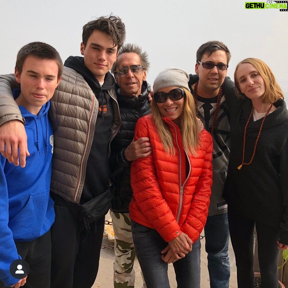 Brian Grazer - 1.1K Likes - Happy Mother’s Day to the greatest & most generous human being that the Grazer kids & I have been gifted. Patrick, Sage, Riley, Thomas and Ralphie 🐶 love you so much @veronicagrazer 💕🌟💖🙏😇🌸⭐️